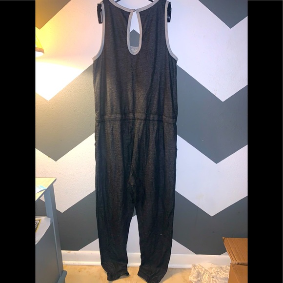 women’s jumpsuit / also a great maternity outfit! - Picture 3 of 9